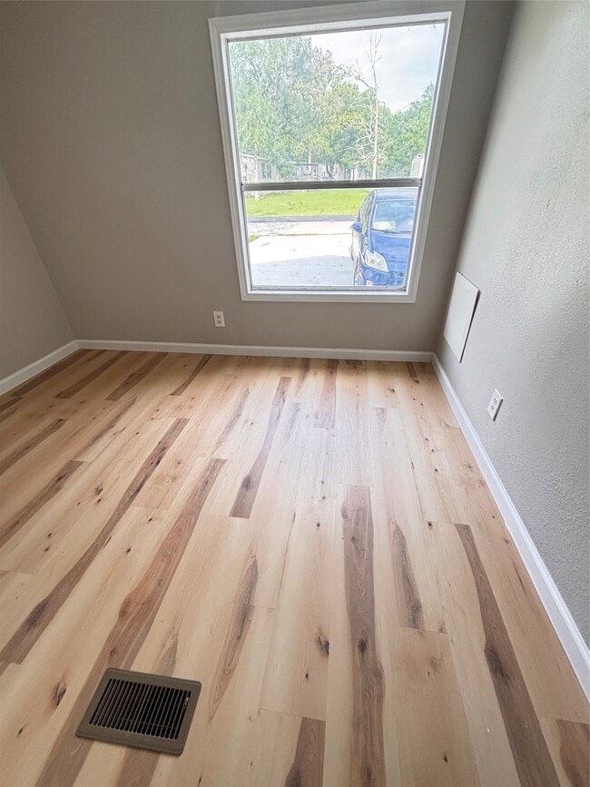 Photo - 229 Morris Ln
