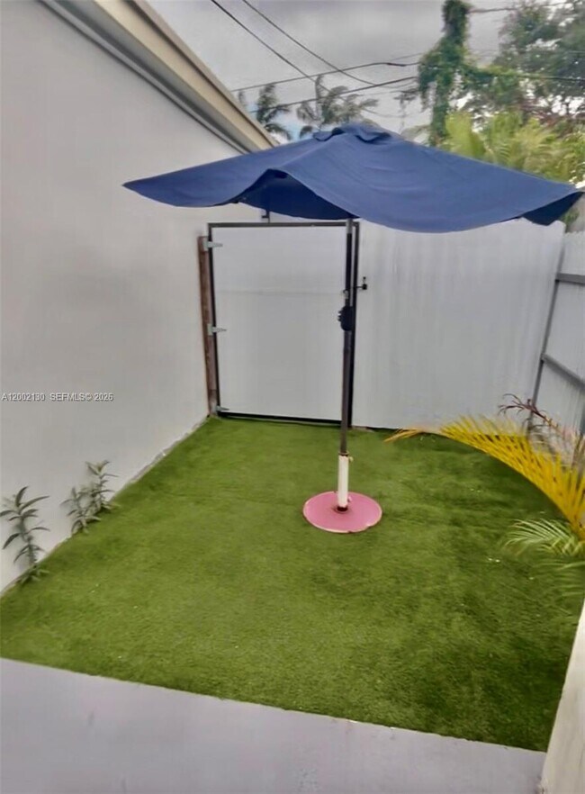 Photo - 3800 NW 197th Terrace Unidad 2B