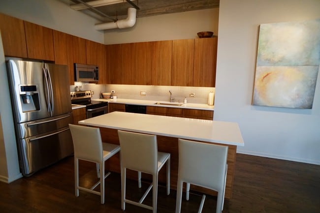 Kitchen - 933 W Van Buren St Unit 913