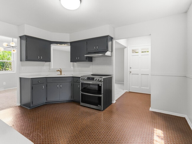 4913 N Navajo Ave