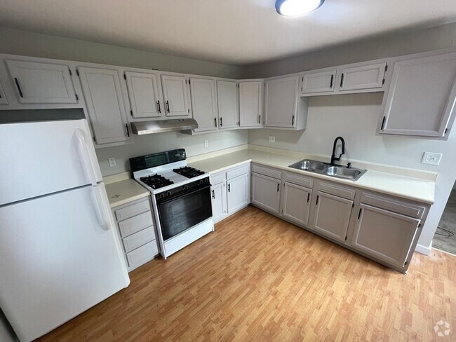 Building Photo - 155 Kendall Ave Unit Apt 2