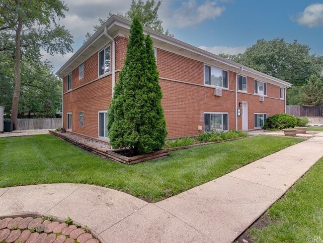 Building Photo - 34 N Main St Unit 1S