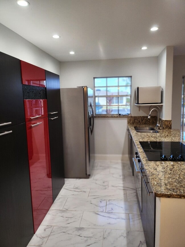 Building Photo - 5433 Lakefront Blvd Unit B