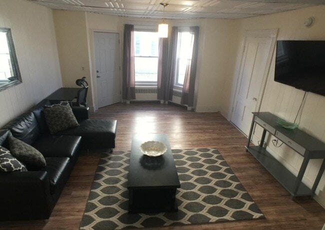 Building Photo - 282 Summer St Rental