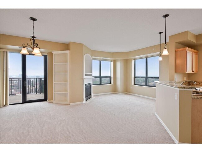 Building Photo - 500 500 E Grant St Unit 2011 Rental
