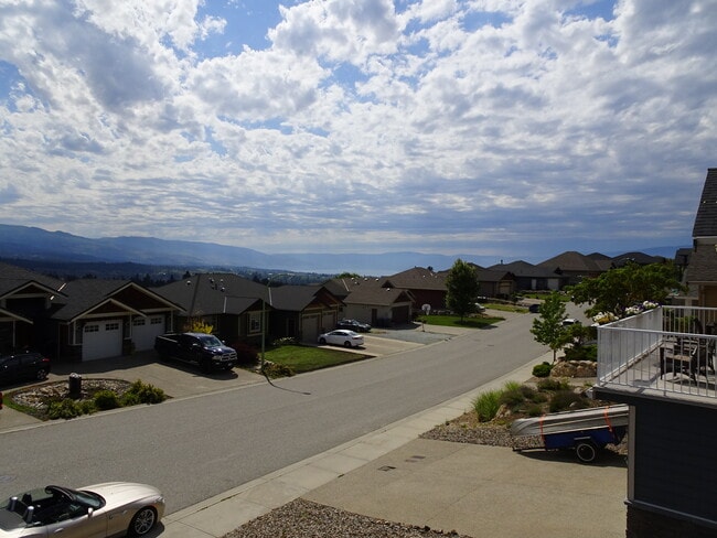 Building Photo - 1384 Feedham Ave