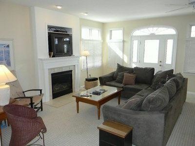 LIVING ROOM - 3521 Haven Ave Condo Unit 1ST FLOOR