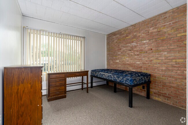 2BR, 1BA - 850SF - Bedroom