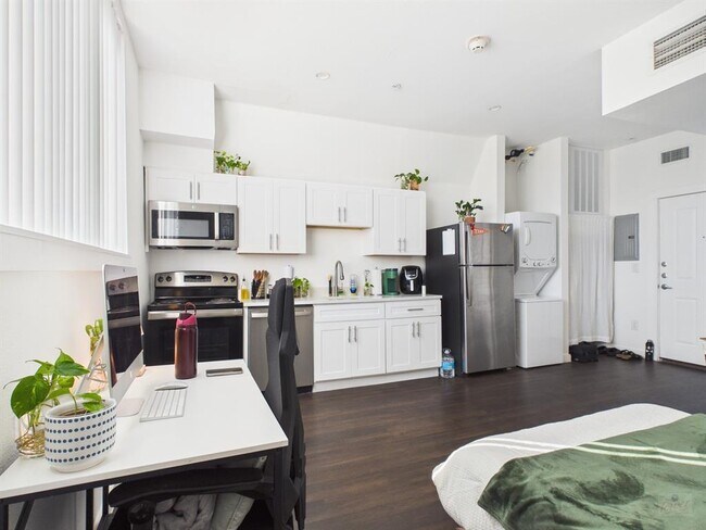 Photo - 1010 W 26th St Unit 306