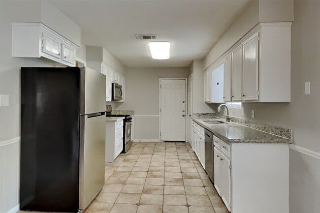 Photo - 29307 Atherstone St