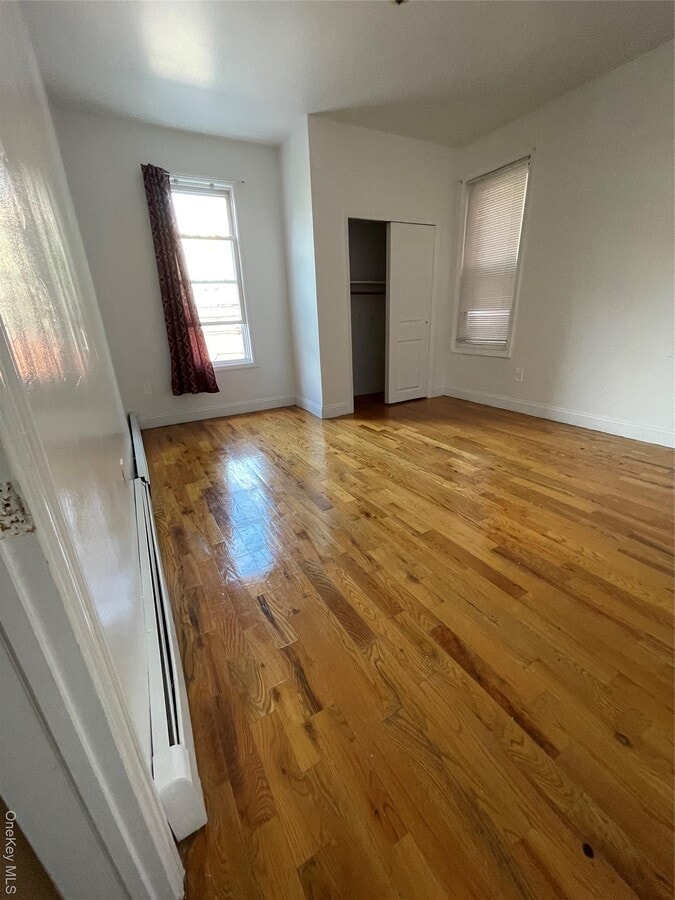 Photo - 677 E 224th St Unidad 1 (first floor)