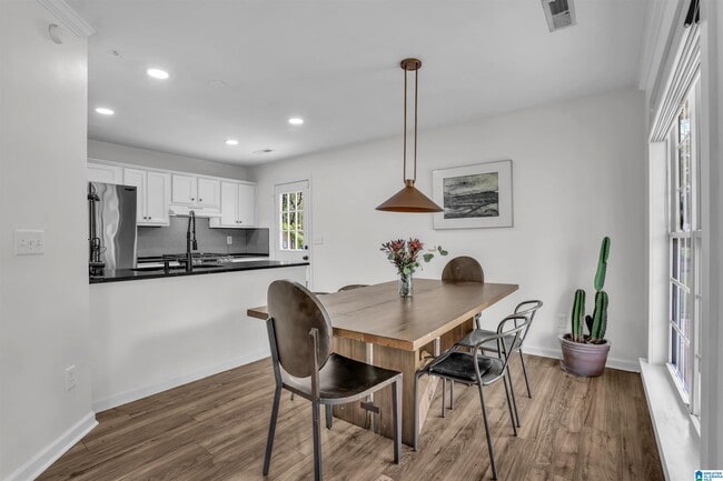 Photo - 741 47th Pl S