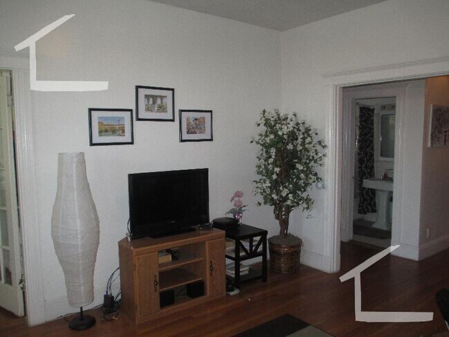 Photo - 3bed1bath in Brighton is available in 9/1