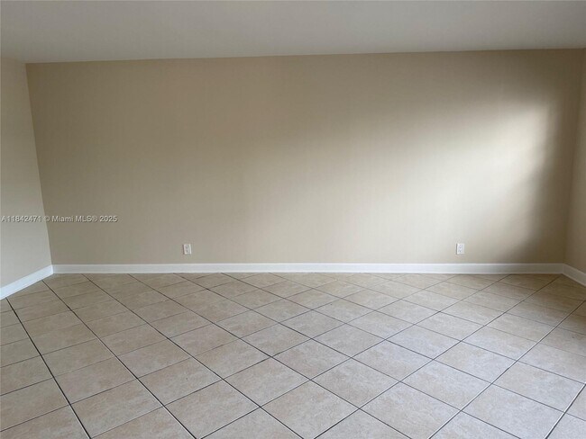 Photo - 2420 SE 17th St Unit 201C