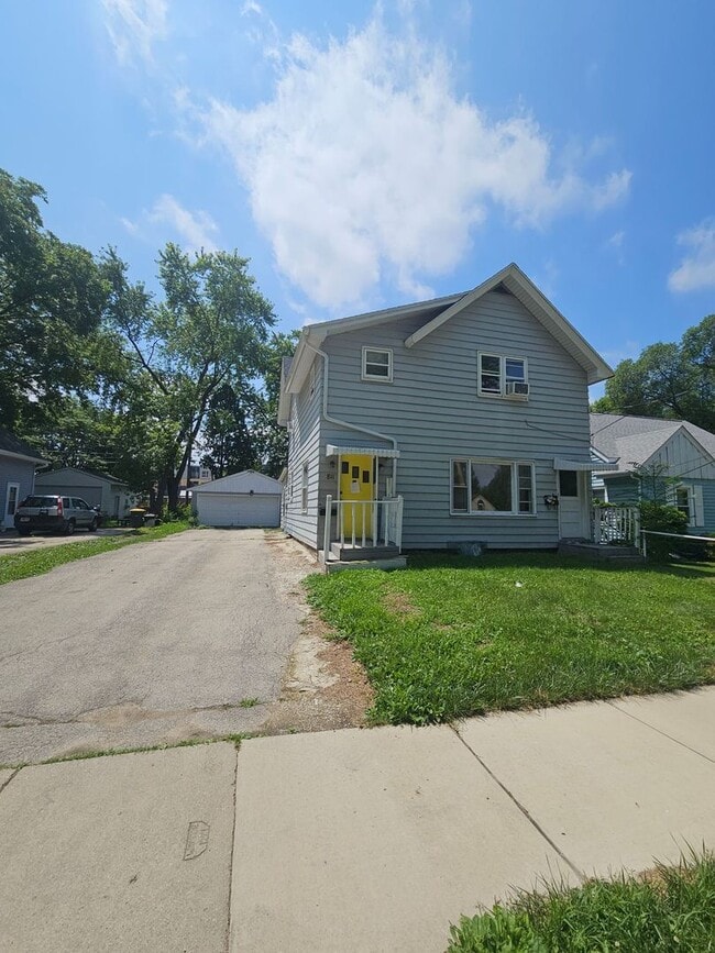 Building Photo - 811 Rock St Rental
