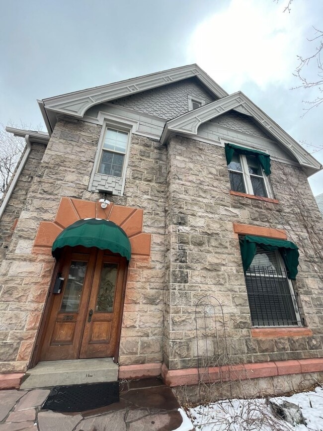 Building Photo - 156 S Lincoln St Unit 156 S Lincoln Street,  B