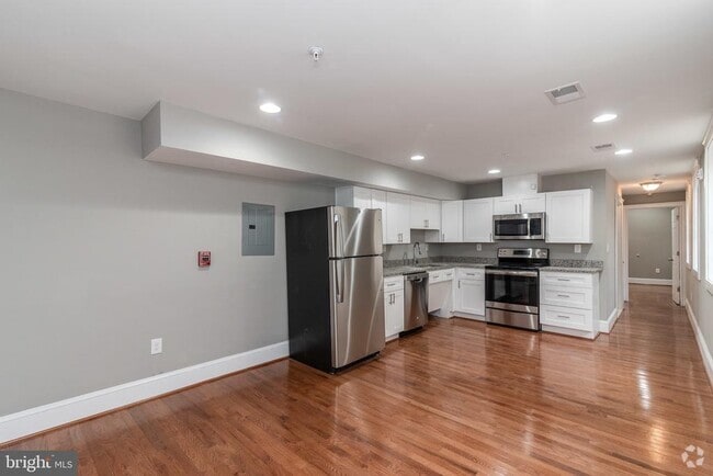 Building Photo - 108 W Saratoga St Rental