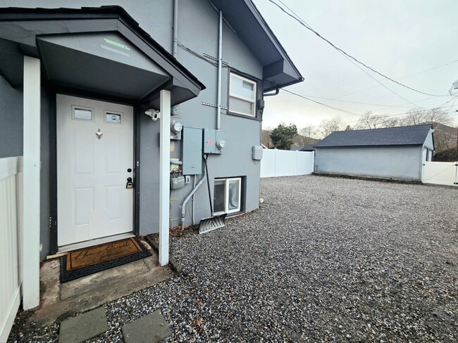 Building Photo - 300 S Franklin Ave Unit 300 S. Franklin  B