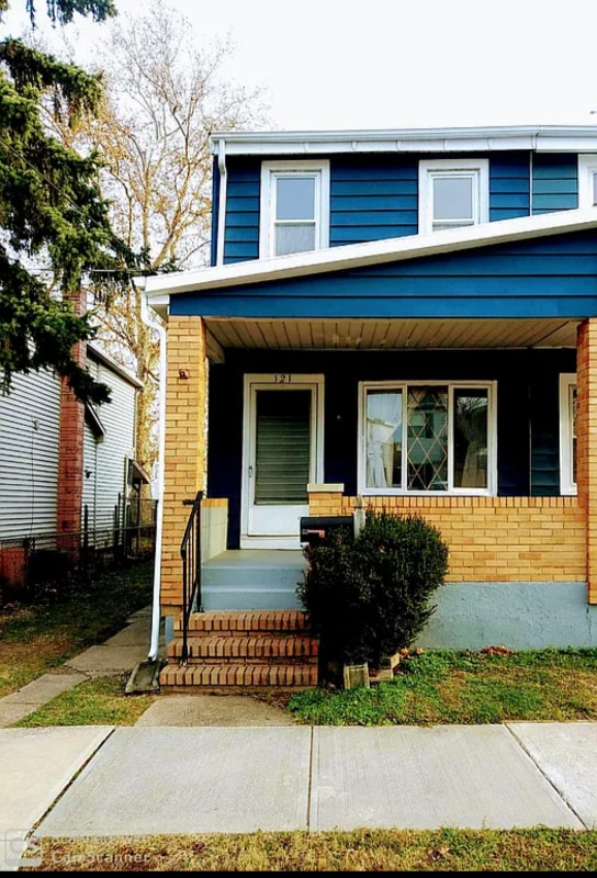 Photo - 121 E Franklin St