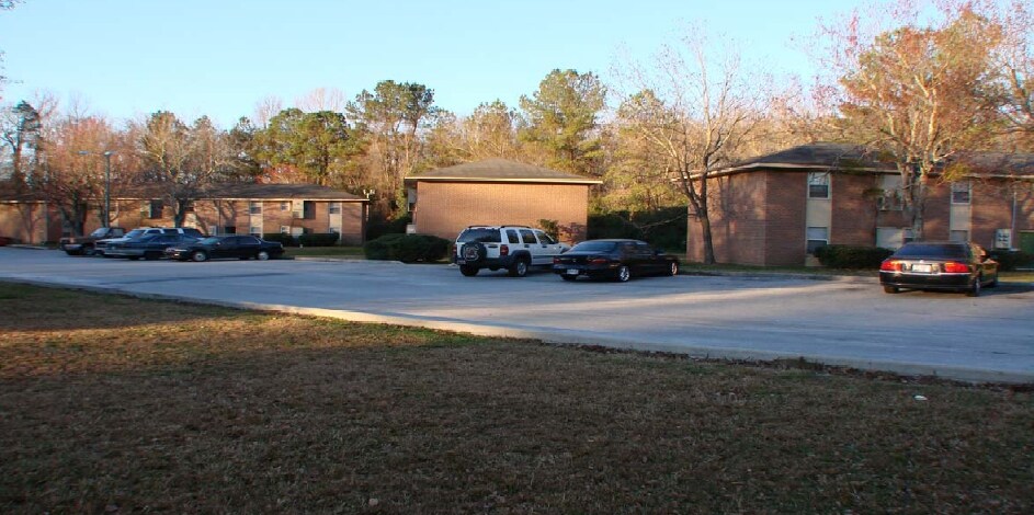 Photo - The Country Club Apartments