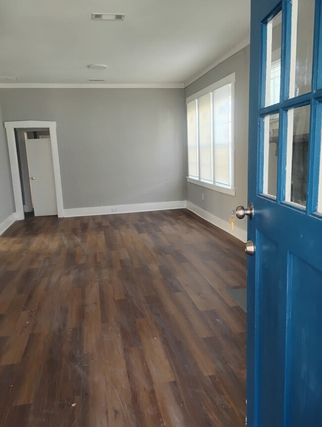 Photo - 1105 Azalia St
