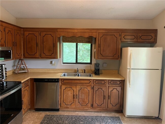 Photo - 143 Copperfield Dr