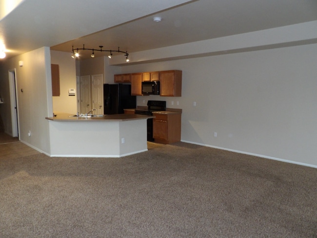 Photo - 802 Red Thistle View