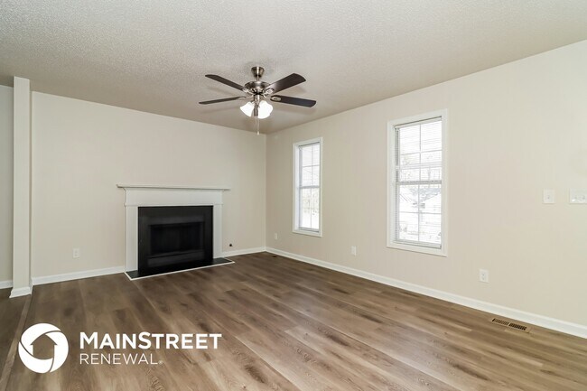 Photo - 211 Hampton Dr