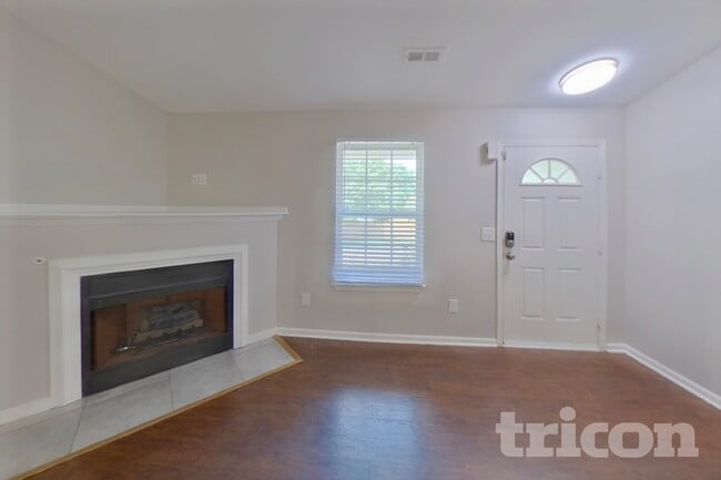 Photo - 204 Yukon Dr