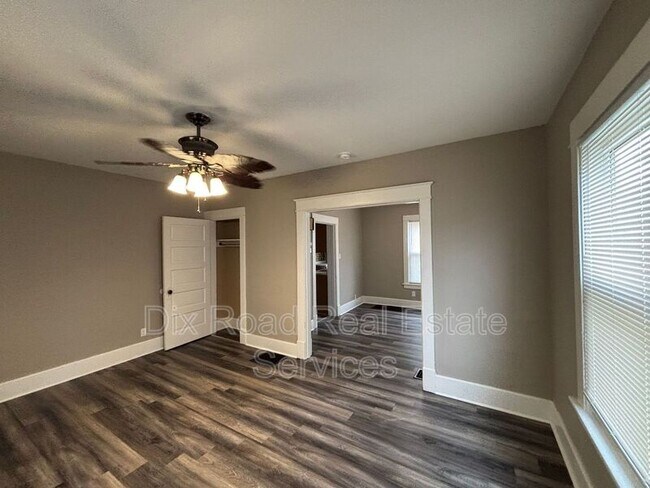 Photo - 1404 Young St