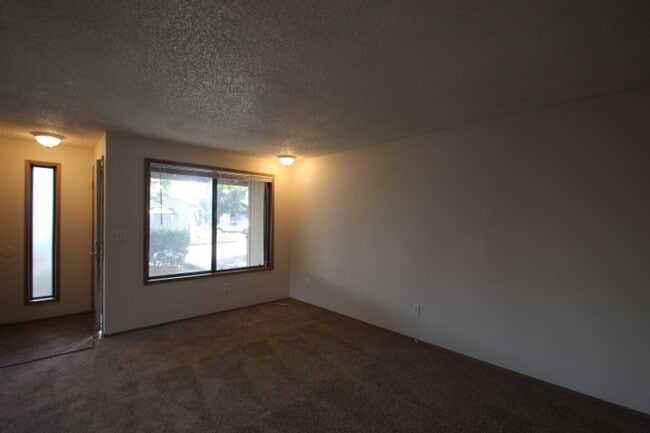 Photo - 3107 NE Whitman Ave