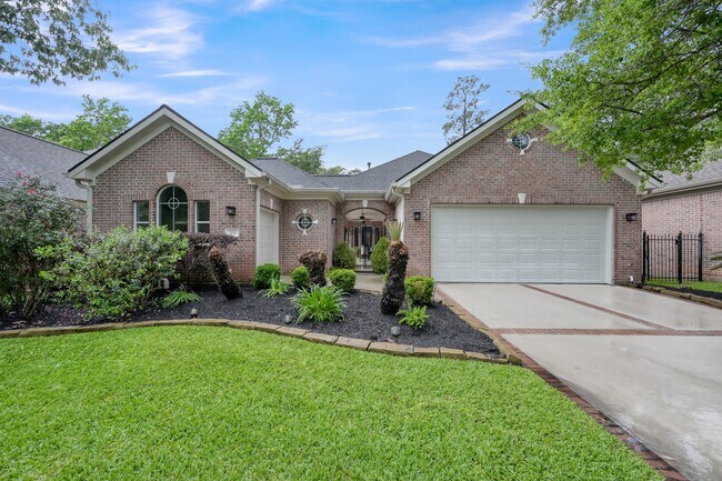 Photo - 204 W Pines Dr