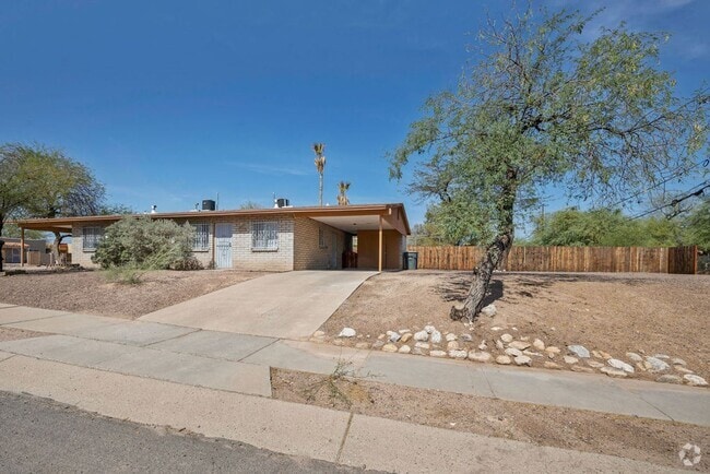 Building Photo - Delightful 1 Bedroom Duplex Rental