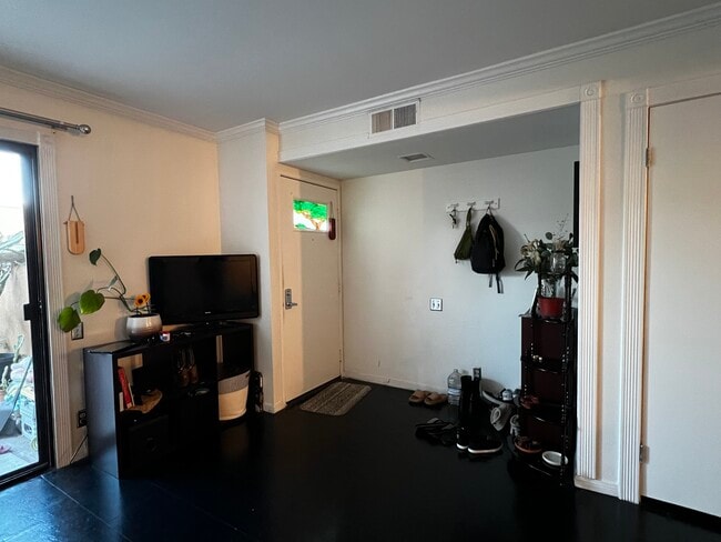 Photo - 25671 Le Parc Unit 57