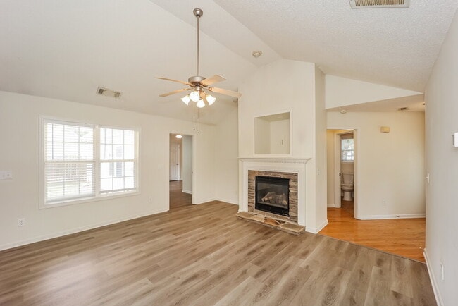 Photo - 40 Belltree Cir