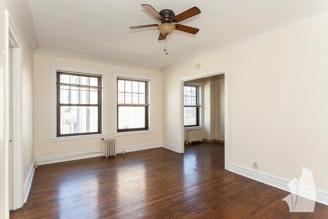 462 W Briar Pl Unit 3D