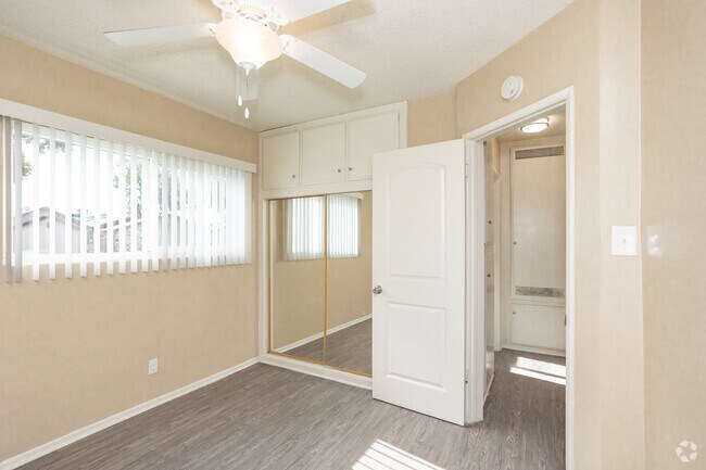 1BR, 1BA - 610SF - Bedroom