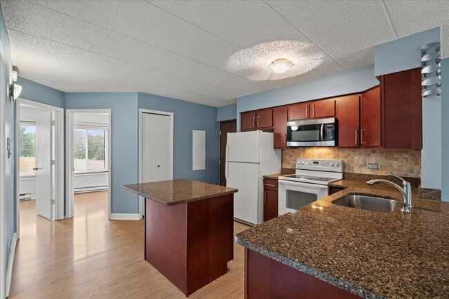 Photo - 708 Briar Hill Ln