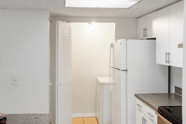 Photo - 5065 Wiles Rd Unidad 307