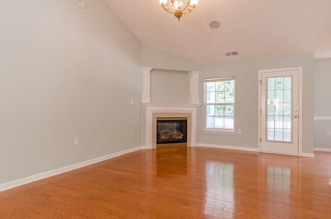 Photo - "Charming 3-Bed Oasis with Spacious 1800 sqft and Private Fenced Backyard in Huntersville!"