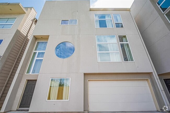 Building Photo - 5235 Larkin St Rental