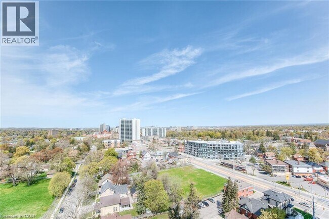 Photo - 15 Wellington St S Unit 814