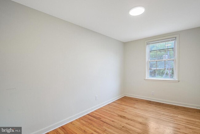 Photo - 505 Stratford Rd