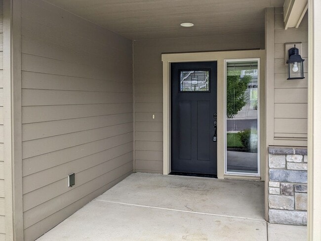 Photo - 565 NE Fern Ave