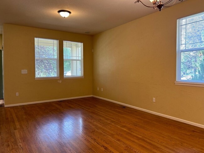 Photo - Stylish & Functional - 2 Bed 2.5 Bath Available Early June