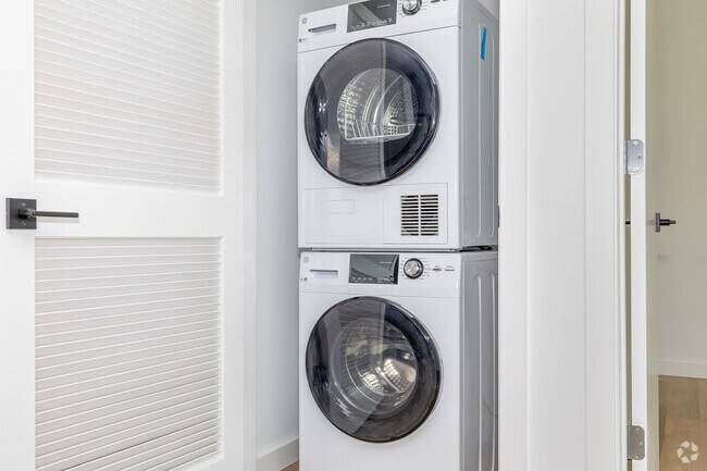 2BR, 2BA - 1,025SF - Laundry - The Box Factory