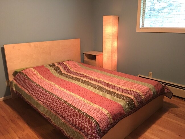 Building Photo - 5915 S Cooper St Unit Middle Bedroom