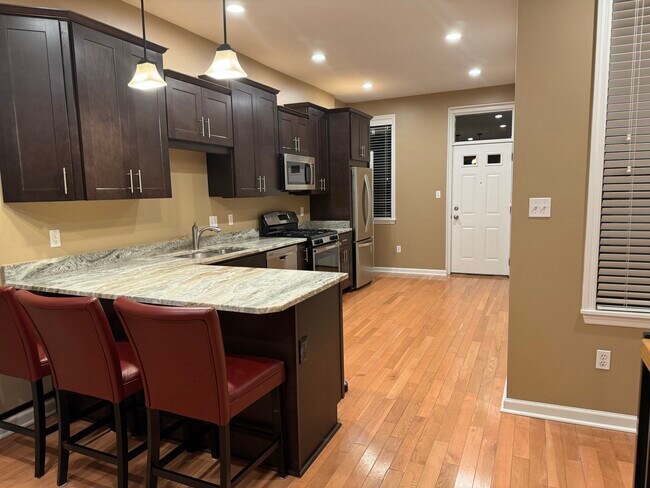 Photo - 5827 Pierce St