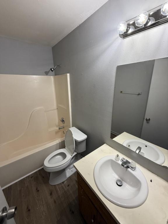 Building Photo - 300 4th St Rental