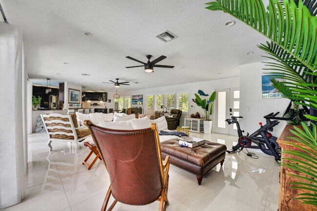 Photo - 2375 SE 8th St